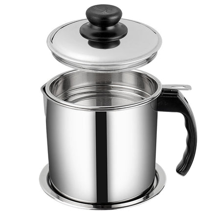 Image of the Deep Fry Master Pro, a premium deep frying pot made from 304 stainless steel with a robust cup body, filter screen, and chassis, available in 12cm caliber (1.3L) and 13cm caliber (1.8L) models with heat-resistant bakelite handles.