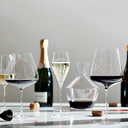 Luxurious retro crystal glass collection featuring a Bordeaux wine glass (765ml), Burgundy wine glass (960ml), all-purpose glass (530ml), white wine glass (400ml), and Champagne glass (200ml), each with a unique tiny bubble finish for a light luxury look.